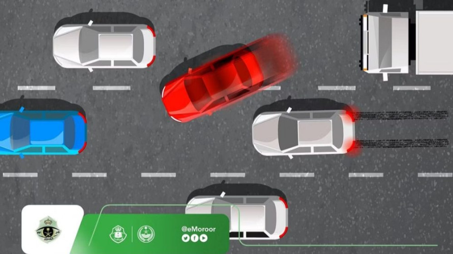 مخاطر ومخالفة.. “المراوغة بسرعة بين المركبات” في تحذير لـ”المرور”