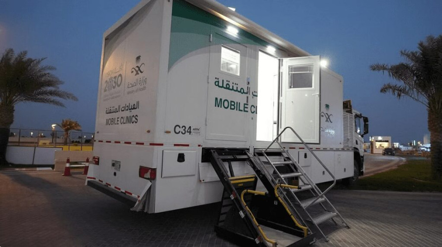 توفر فحوصات عدة للمشجعين.. تدشين عربة العيادات المتنقلة في منفذ سلوى