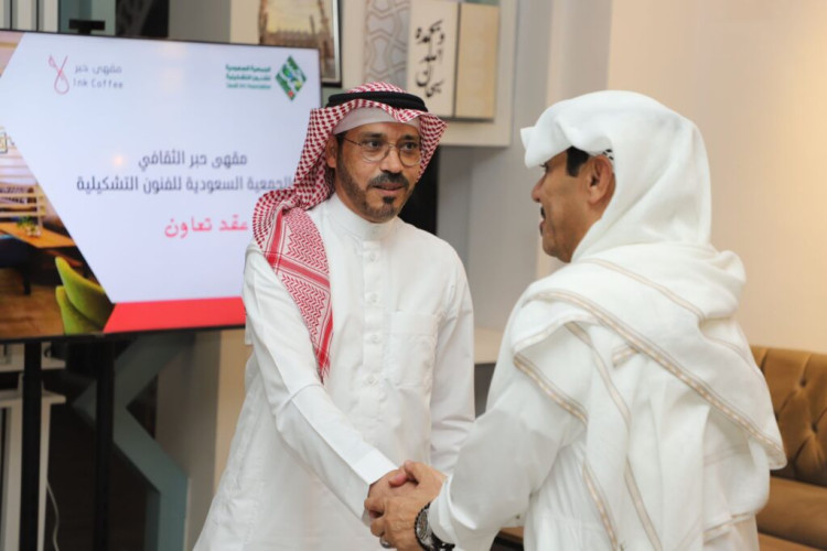 شراكة مجتمعية بين فرع الجمعية السعودية للفنون التشكيلية بالمدينة المنورة ومقهى حبر الثقافي