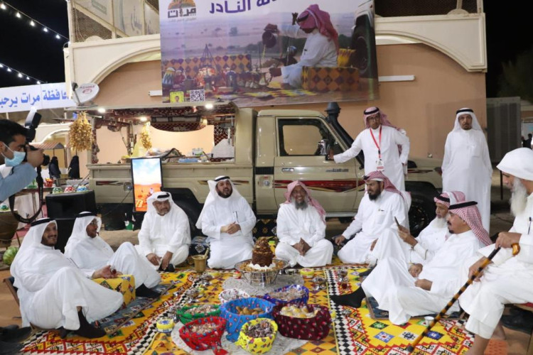 فريق الاعلام التطوعي بهيئة الصحفيين السعوديين ينظم زيارة لمهرجان التمور الثالث بمحافظة مرات