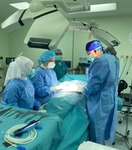 بعد عشر سنوات انتظار.. سيدة تضع ثلاثه توائم في نجران