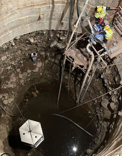 مدني أبها يُنقذ شخصاً عَلِقَ ببئر في مركز مربة