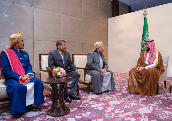 ولي العهد يستقبل في مقر إقامته بالعاصمة التايلندية بانكوك أعضاء المجلس المركزي الإسلامي في تايلند