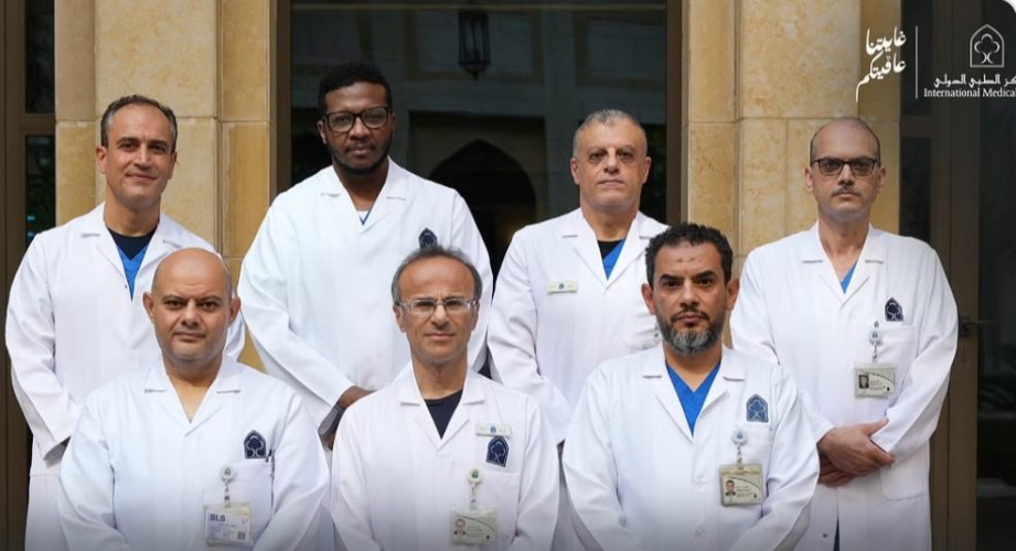 تعافي مصاب بالشلل في جميع أطرافه بعد جراحتين دقيقتين بالمركز الطبي الدولي