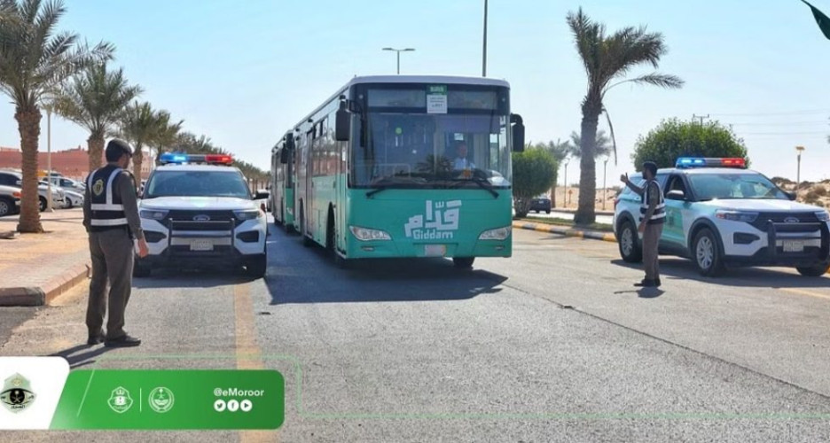 “المرور” يواصل خدمة المسافرين إلى قطر عند منفذ سلوى