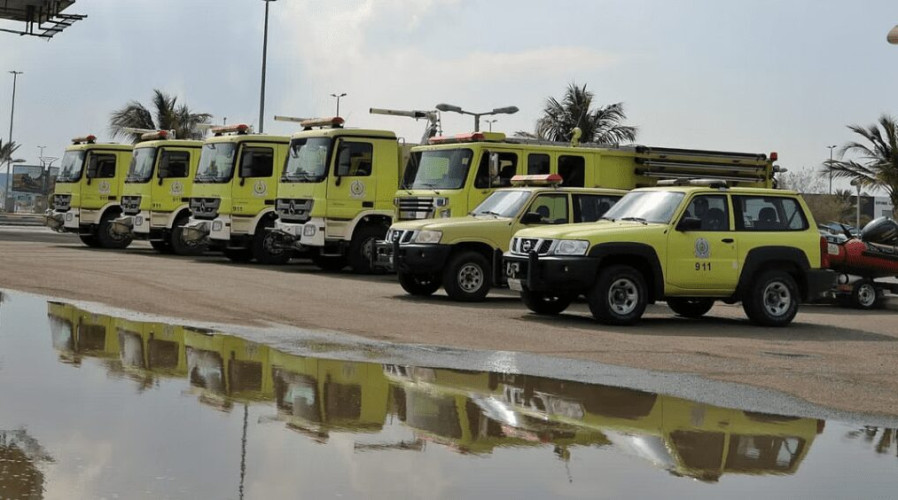“مدني جدة” يرفع جاهزيته تحسبًا لوقوع أي حوادث.. تزامنًا مع الأمطار