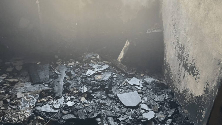 حريق يلتهم منزل مواطن بالأفلاح والمحافظ يتواصل معه هاتفيًا.. و”المدني” يسيطر