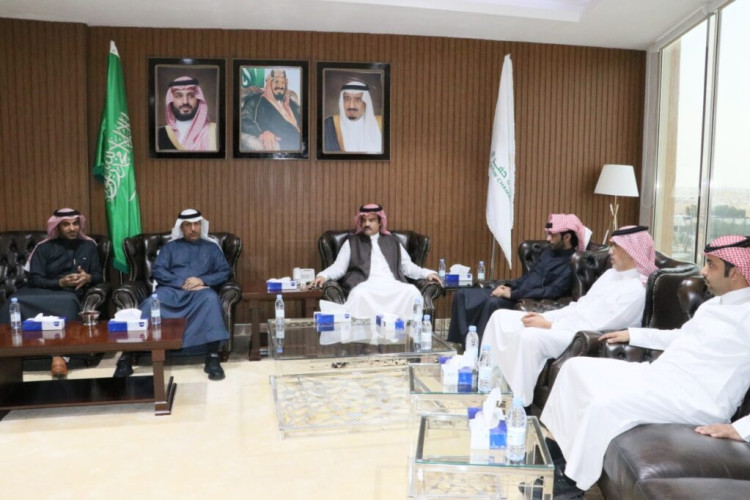 رئيس مجلس إدارة غرفة حفرالباطن يلتقي مدير وأعضاء فرع هيئة الصحفيين بالمحافظة
