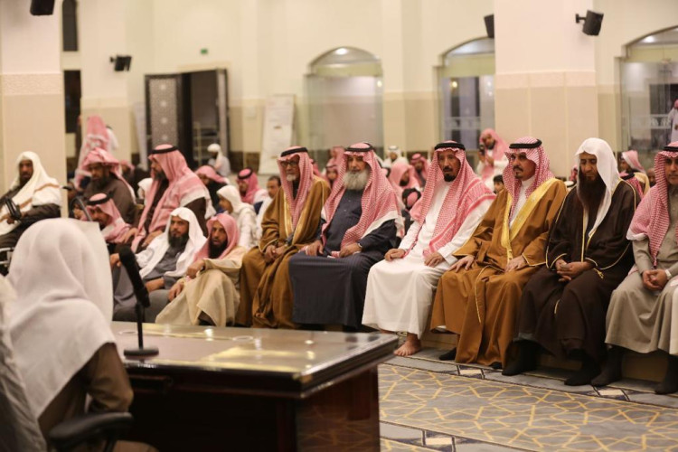 محافظ وادي الدواسر يشهد حفل تكريم 97 حافظًا  للقرآن.