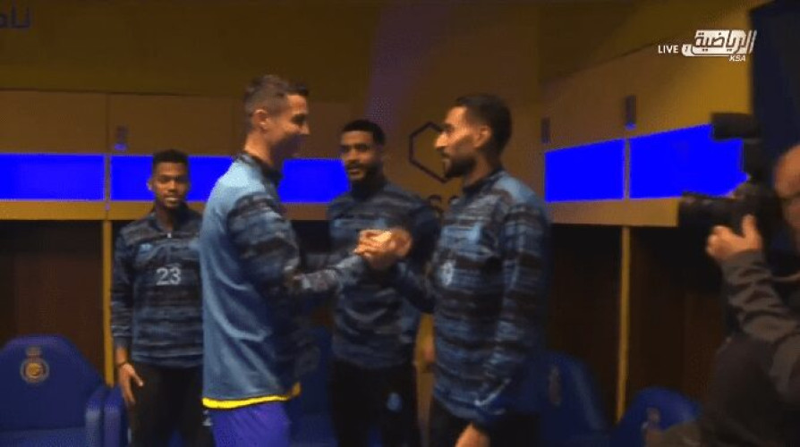 رونالدو يظهر للمرة الأولى في غرف ملابس النصر ويقدم التحية للاعبين