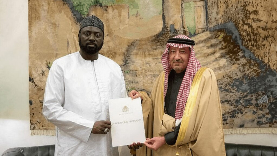 خادم الحرمين الشريفين يتلقى رسالة خطية من رئيس جمهورية جامبيا