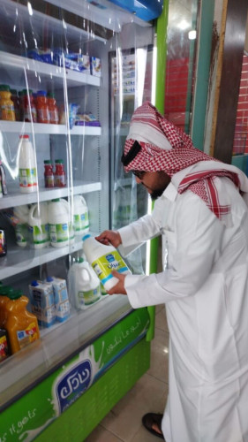 في جولات ميدانية بلدية بيشة تُغلق ٢٩ محلاً مخالفًا وتنذر ١٣٠ منشأةً أخرى