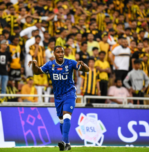 في قمة “كلاسيكو السعودية”.. الهلال “ينتفض” ويسقط الاتحاد في ليلة شتاء ماطرة