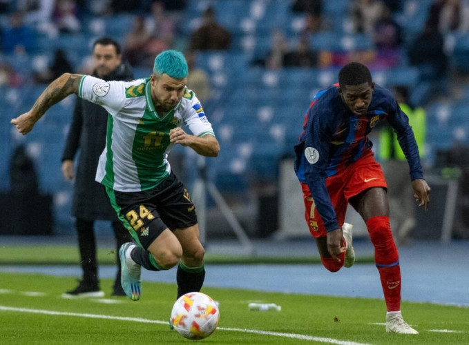 برشلونة يضرب موعدا مع ريال مدريد فى كلاسيكو نارى بنهائى السوبر الإسباني بالرياض