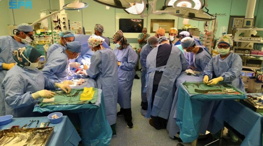 127 عملية فصل لتَوَائِم سيامية في 32 عاماً.. “إنسانية المملكة” تتهادى في 23 دولة