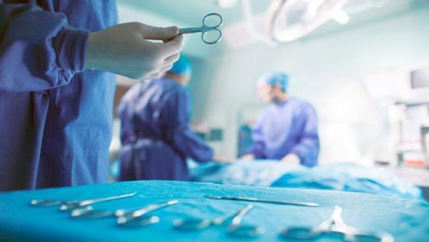 جراحة دقيقة بمستشفى الولادة ببريدة تنقذ طفلة من شلل جزئي