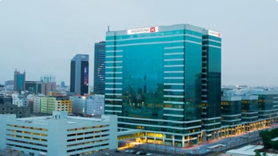 فريق طبي بمستشفى الدكتور سليمان الحبيب بالخبر يُنقذ مولودًا عانى من عيب خلقي