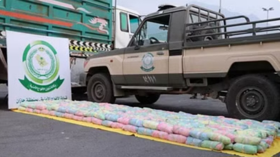 يقود مركبة خبأ بها 131 كجم “قات”.. الجاني في قبضة “أفواج جازان”