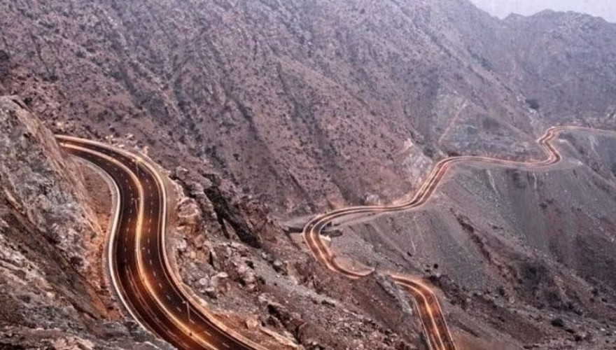 بعد إغلاقه بسبب الطقس.. إعادة فتح طريق الهدا في كلا الاتجاهين