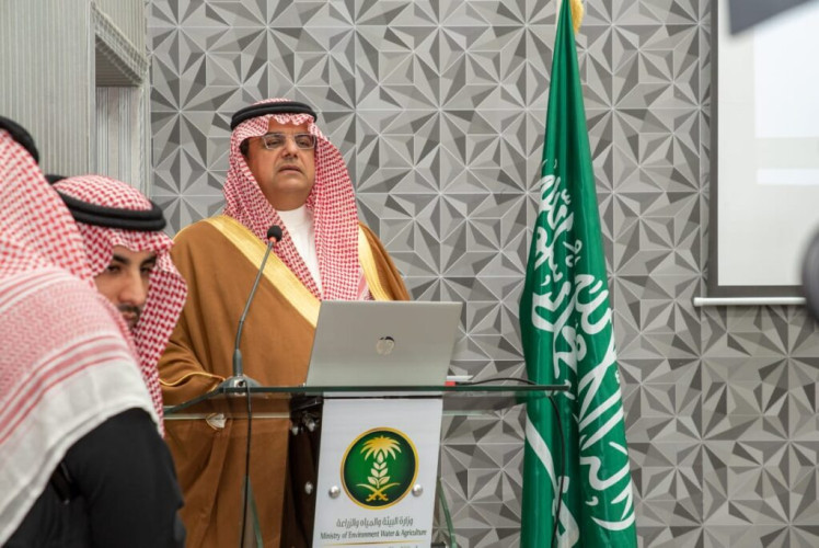 محافظ حفر الباطن يدشن ورشة عمل “دور التعاونيات في تعزيز قدرات المرأة لمنتجات الثروة الحيوانية”