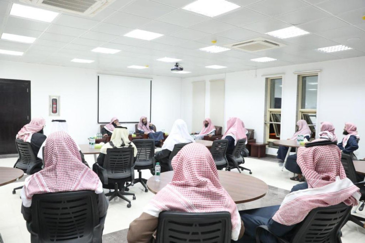 مدير عام فرع الأمر بالمعروف بالرياض يقيم لقاءً توجيهياً لمنسوبي هيئة الحريق