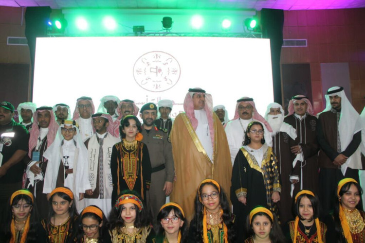 ” محافظ بيشة ” يرعى حفل يوم التأسيس بتعليم بيشة