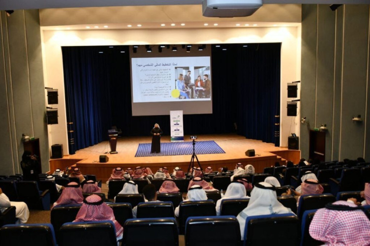 خطوات لتحقيق الحرية المالية.  نظمتها غرفة أبها بالتعاون مع مركز “إعلاميون” بعسير.