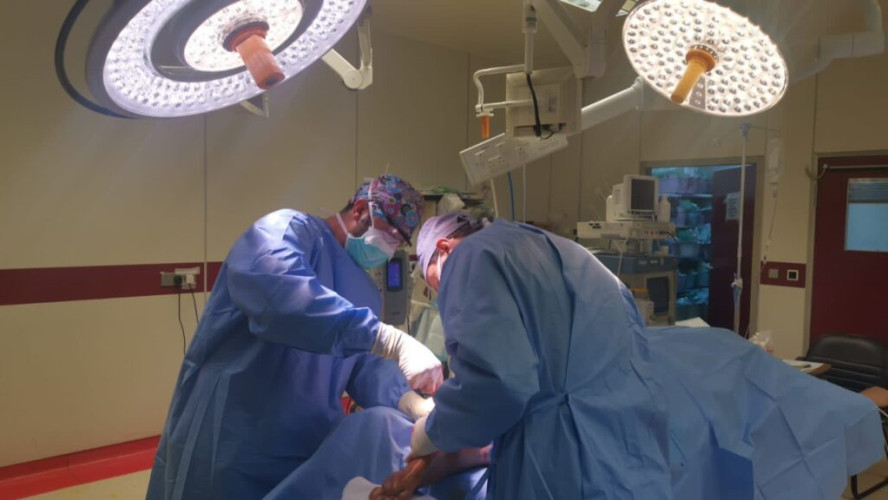 ساعتان لاستخراج مسمار من حنجرة طفل