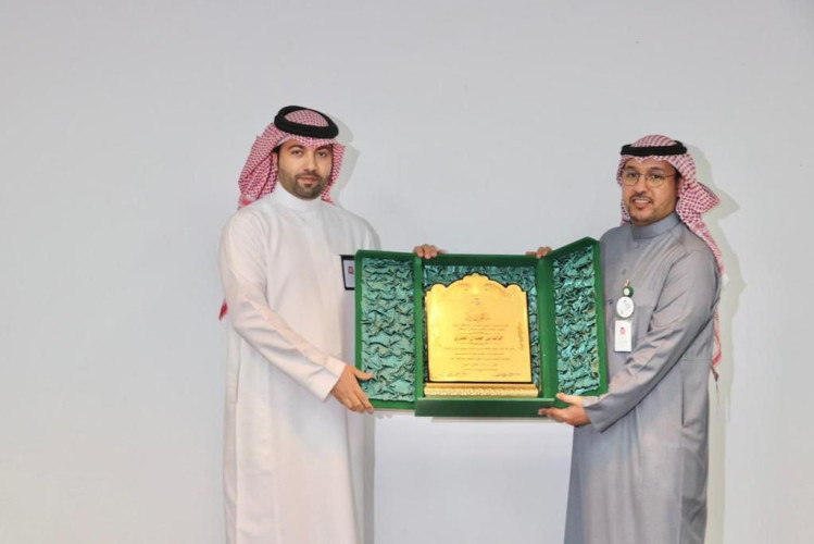 مدير صحة بيشة يرعى حفل خريجي برنامج تدريب الممارسين في مجال مكافحة العدوى ويكرم مستشفى الملك عبدالله