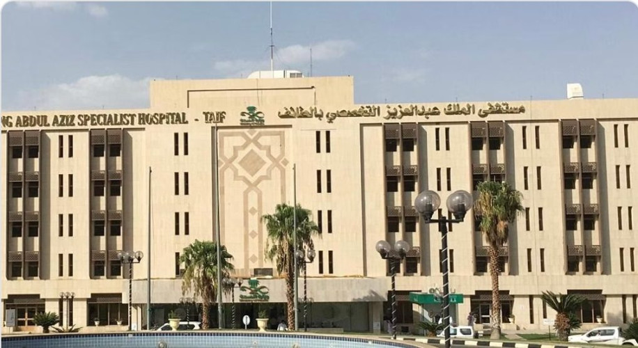 الأولى من نوعها.. جراحة ناجحة لاستئصال وإعادة بناء الثدي لمريضة بتخصصي الطائف