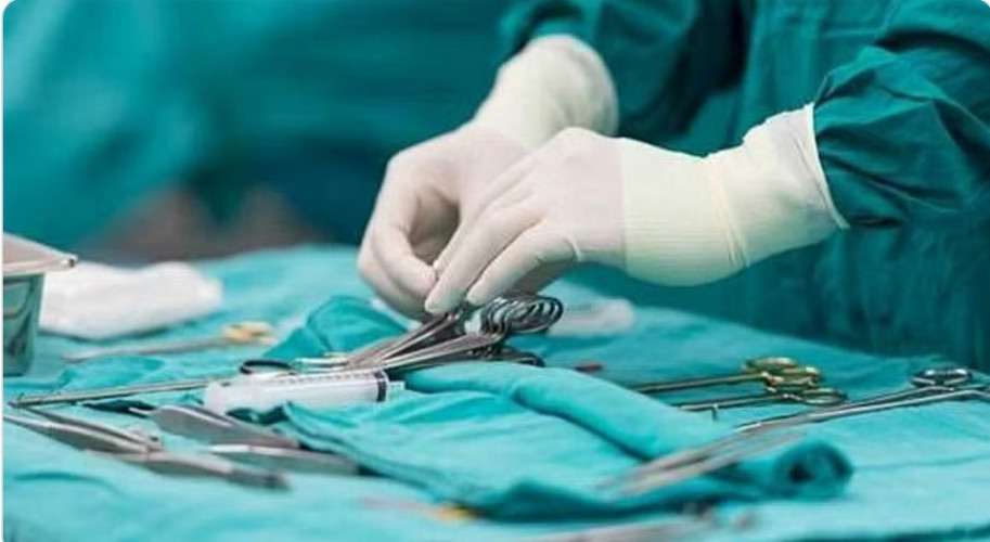 جراحة عاجلة تُعيد التروية لخصية مريض في مستشفى رياض الخبراء