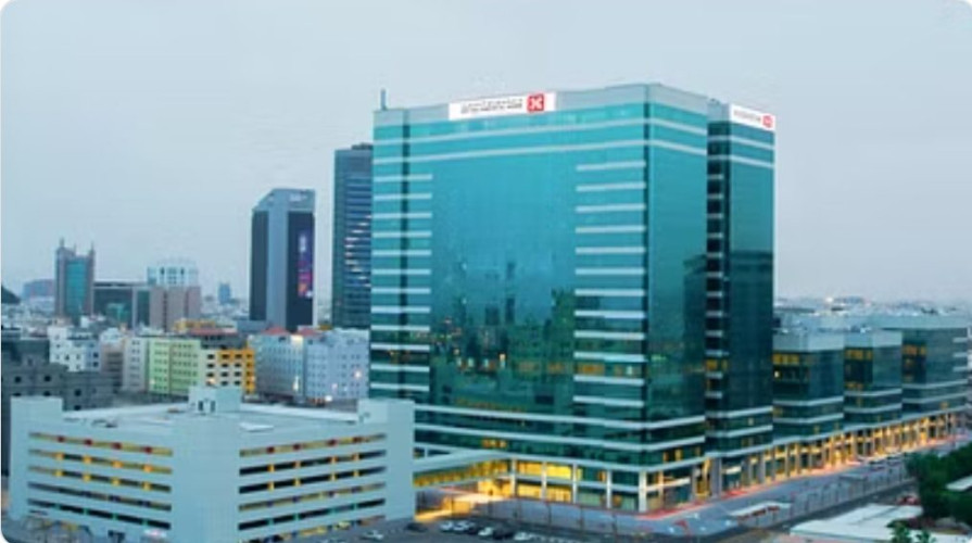 جراحة دقيقة بمستشفى سليمان الحبيب بالخُبر تنهي معاناة ستيني من مضاعفات أورام سرطانية بالكبد والمستقيم