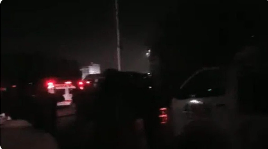 هجوم لـ”طالبان باكستان” على مركز شرطة بكراتشي ينتهي بقتيلَيْن