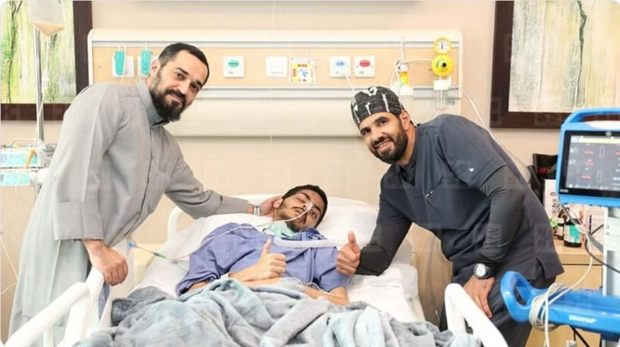 مستشفى الدكتور سليمان الحبيب بالقصيم يجري جراحة ناجحة لشاب كويتي بإزالة ورم بالمخ بعد أن أصيب بمرض NF2 الذي أفقده القدرة على الحركة