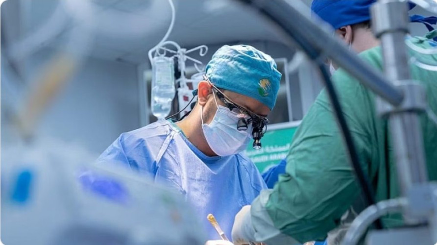 قسطرة شريانية دقيقة تُنقذ قدم مريض من البتر في تخصصي بريدة