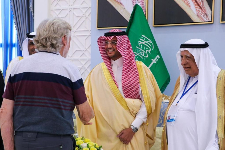 سمو محافظ الأحساء يستقبل متقاعدي أرامكو السعودية