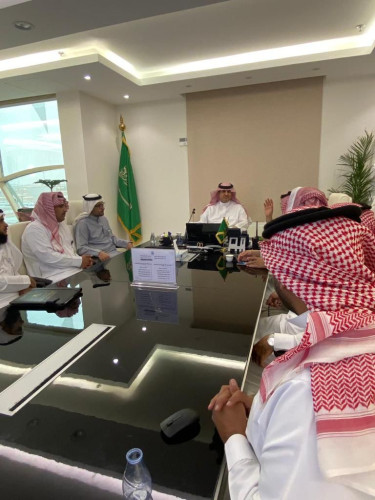 بتوجيه من سمو أمير منطقة عسير “آل حامد” يقف على غرفة عمليات تجمعات الأمطار