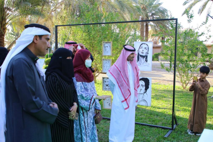 قصص وحكايات تتلخص في معرض فِنان بمشاركة عدداً من الفنانين التشكيليين بالمنطقة