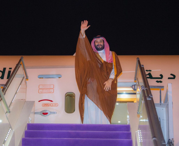 سمو ولي العهد يغادر المدينة المنورة وفي مقدمة مودعيه سمو أمير منطقة المدينة المنورة وسمو نائبه