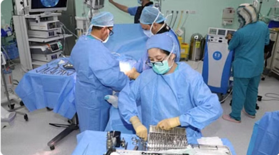 مستشفى سليمان الحبيب بالقصيم يُنهي معاناة “ستينية” بعملية استبدال مفصل ركبة