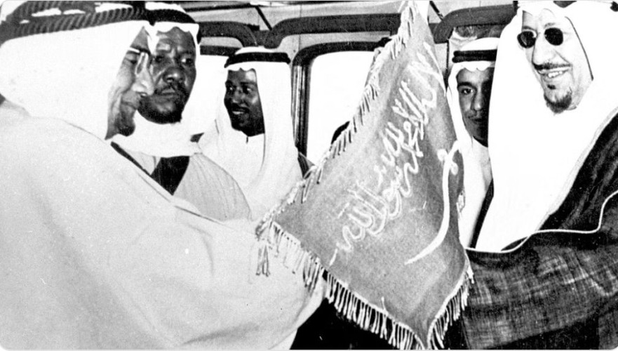 شكّل العَلم الوطني للمملكة منذ تأسيسها عام 1727م.. راية خفاقة منذ ثلاثة قرون