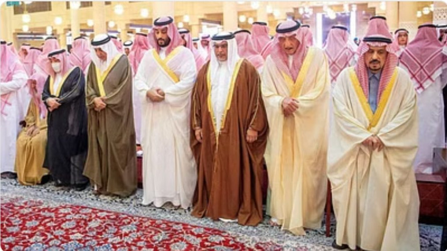 ولي العهد يؤدي صلاة الميت على الأميرة الجوهرة بنت عبدالعزيز ويشارك في مواراة جثمانها