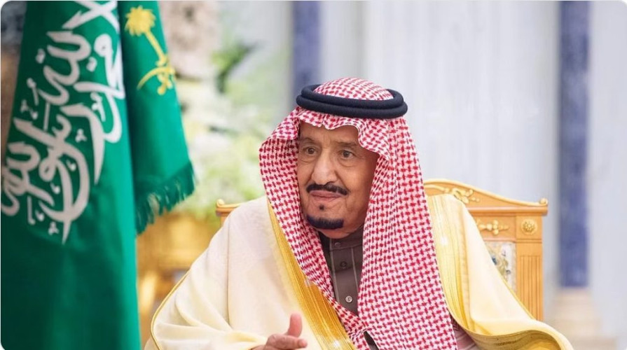 خادم الحرمين الشريفين عبر “تويتر”: الاحتفاء بيوم العلم يأتي تأكيدًا على الاعتزاز بهويتنا الوطنية