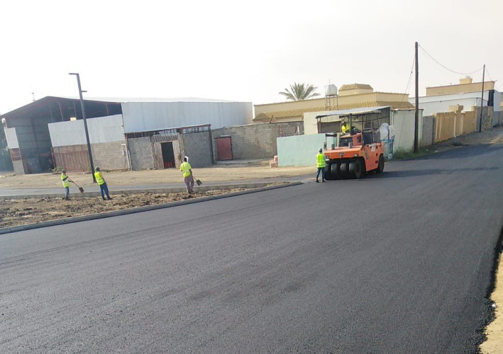 بلدية بيشة تنفذ مشروع صيانة وإعادة تأهيل الطرق