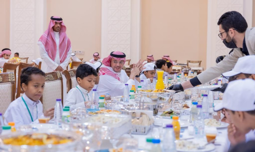 سمو محافظ الأحساء يشارك أبناءَه الأيتام مأدبة الإفطار
