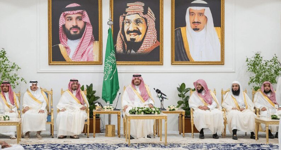 أمير الحدود الشمالية يستقبل المهنئين بعيد الفطر المبارك