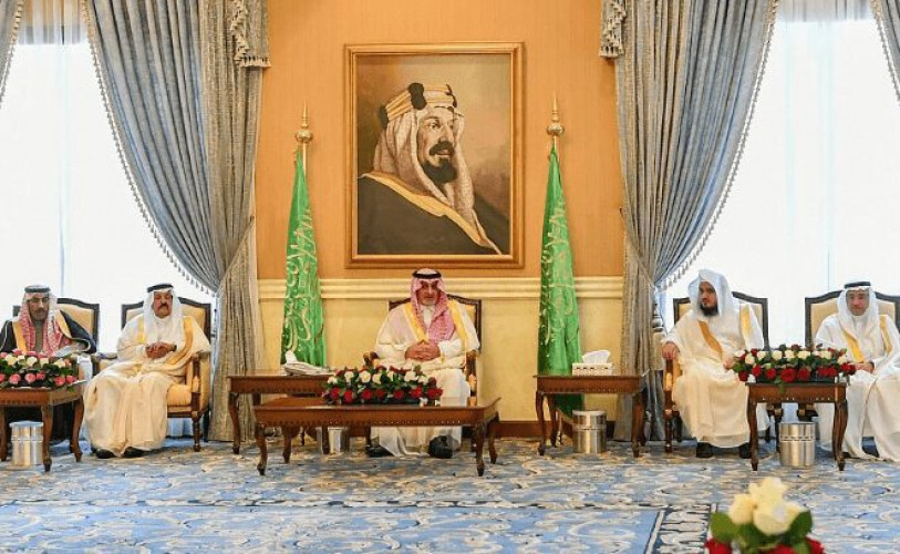 أمير منطقة تبوك يستقبل المهنئين بعيد الفطر المبارك
