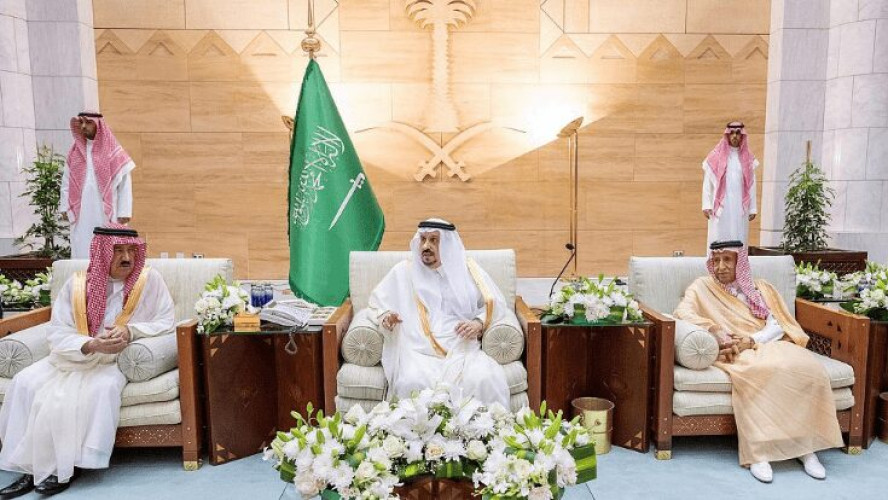 أمير منطقة الرياض يستقبل المهنئين بعيد الفطر المبارك