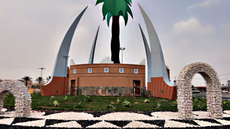 بلدية بيشة تُنهي أعمال تجميل المدخل الشمالي للمحافظة