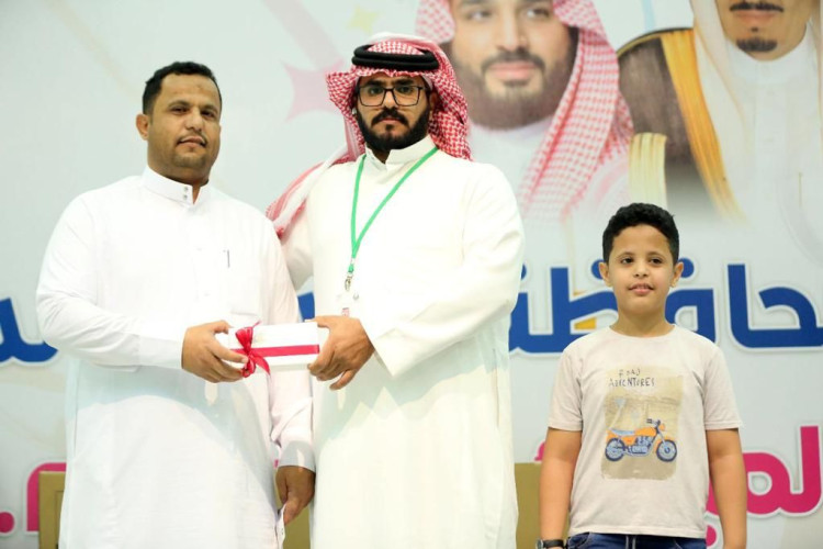 فرحة عيد الفطر ترتسم على وجوه أطفال وادي الدواسر